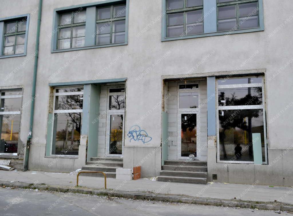 Kereskedelem - Budapest - Új üzletek a Ganz üzemépületében