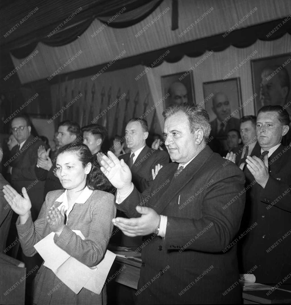 Belpolitika - Az MDP II. kongresszusa 