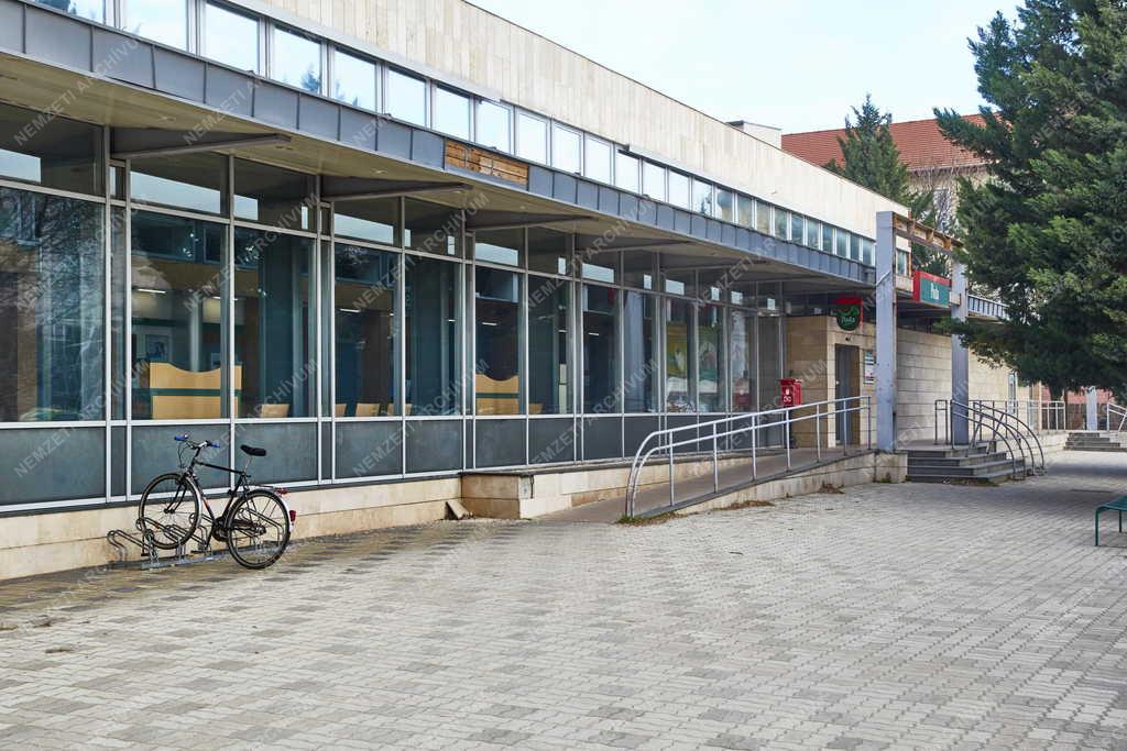 Szolgáltatás - Budapest - Postahivatal