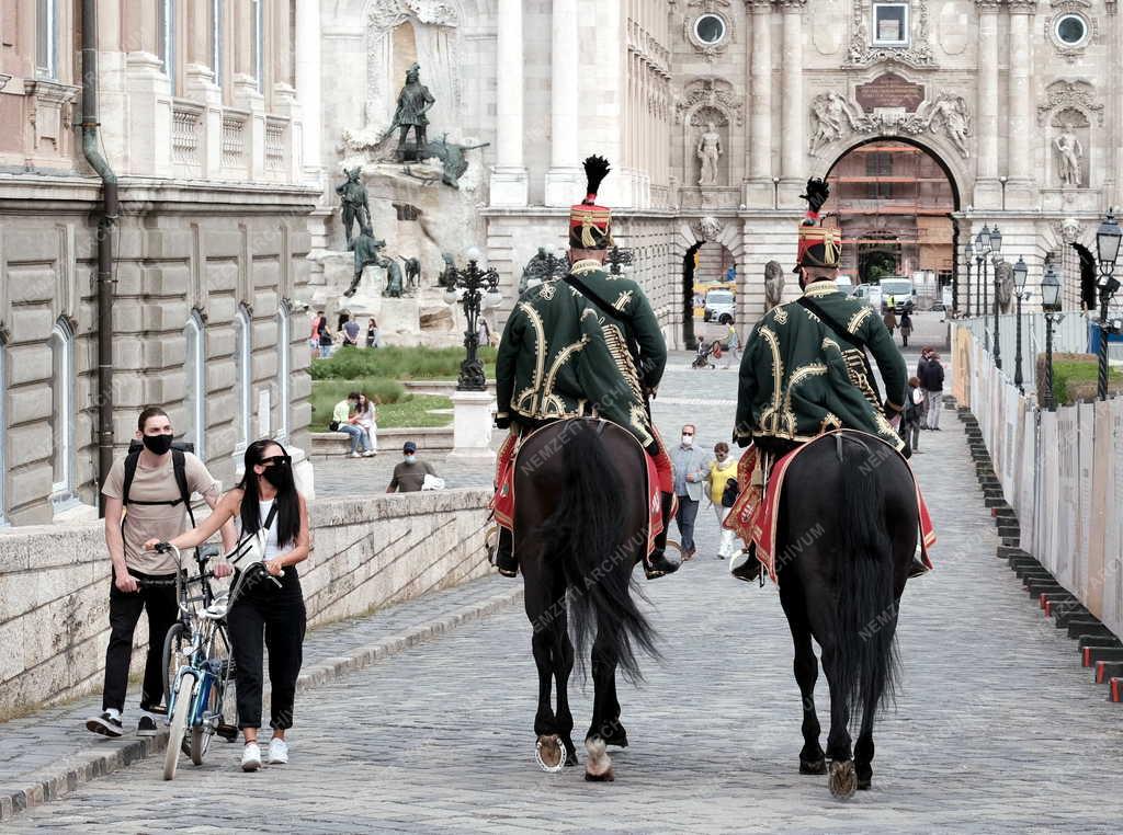 Budapest - Városkép - Nemzeti Lovas Díszegység a Budai Várban