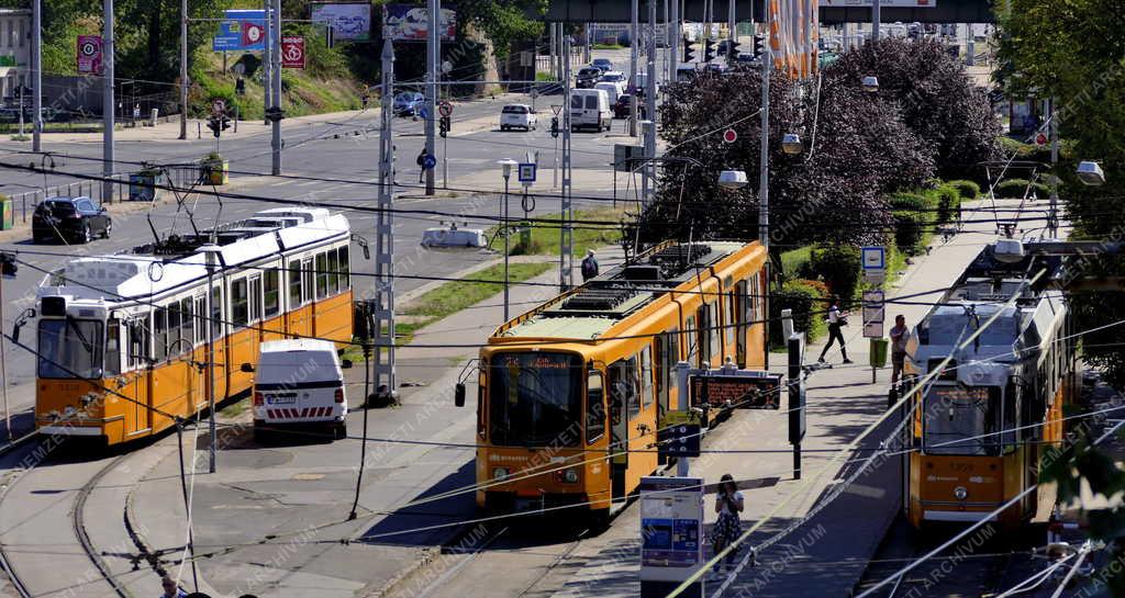 Városkép - Budapest - Közlekedési csomópont a Közvágóhídnál