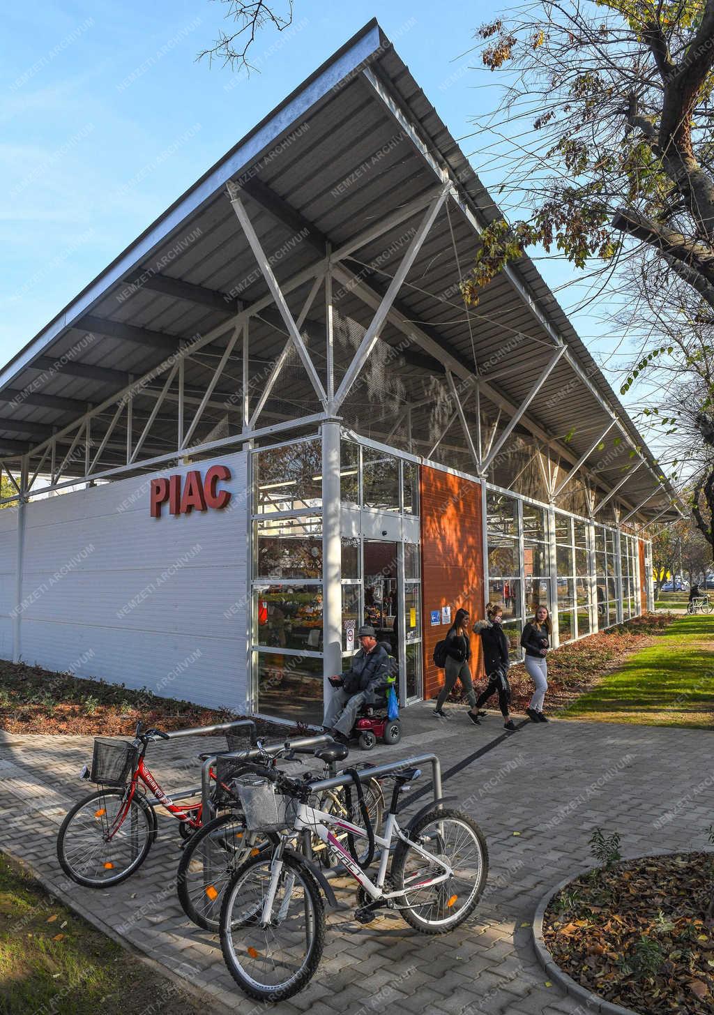 Kereskedelem - Debrecen - Új piaccsarnok 