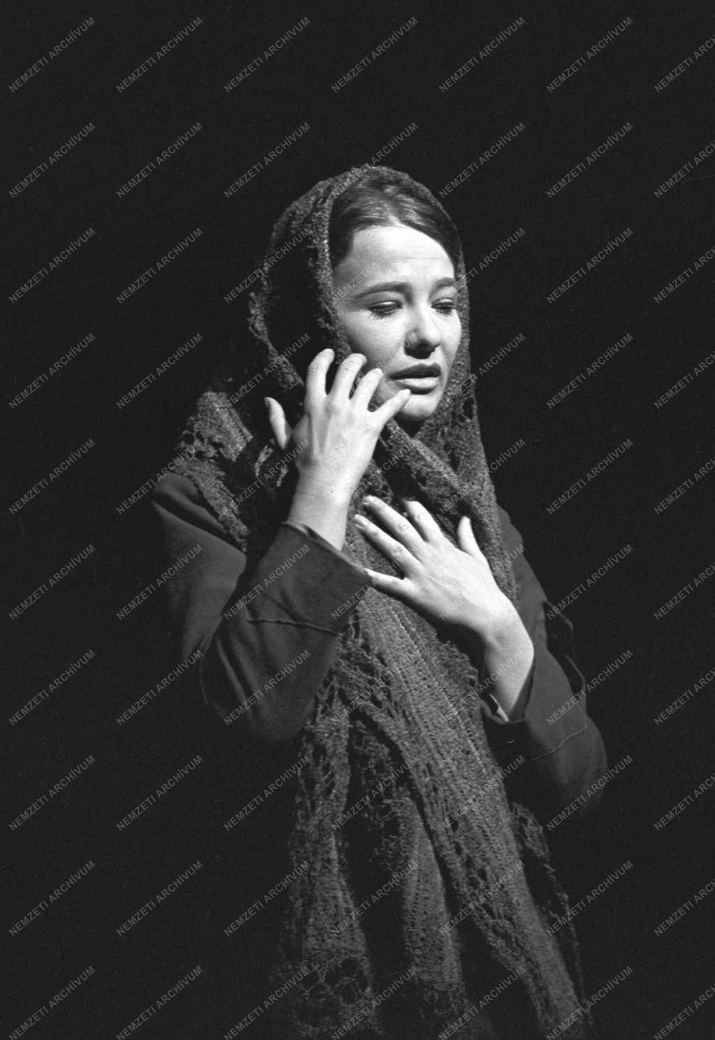 A Nemzeti Színház január 13-án bemutatja Bertolt Brecht: „A vágóhidak Szent Johannája” című legendáját. Rendező: Major Tamás. Szent Johanna: Törőcsik Mari