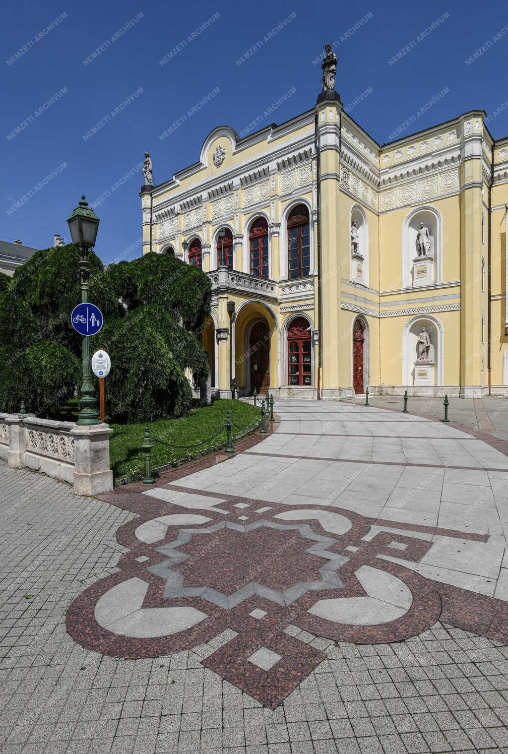 Kultúra - Debrecen - Színházfelújítás 