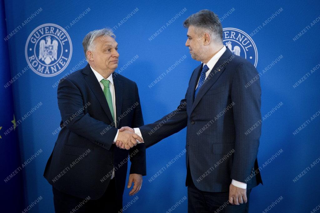Orbán Viktor Bukarestben