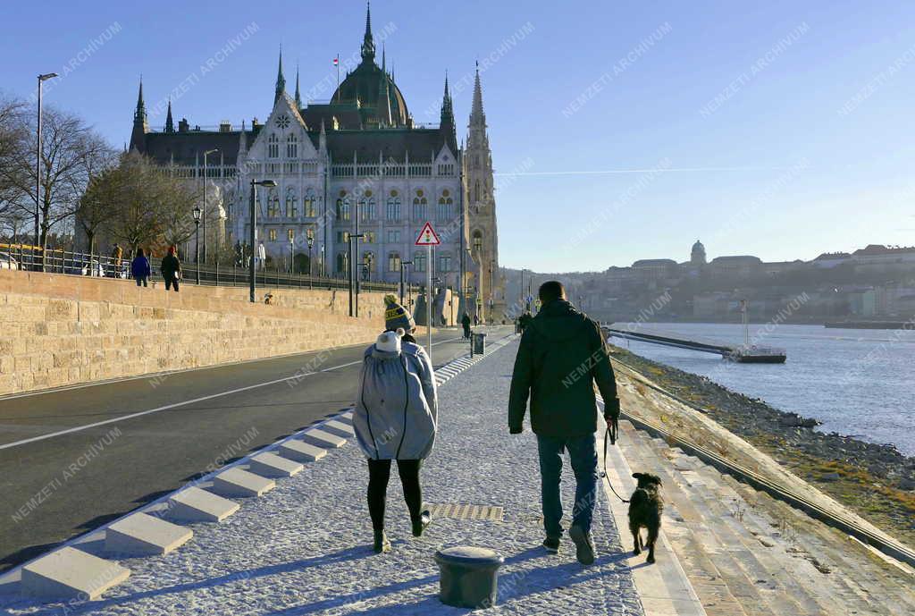 Városkép - Budapest - Új sétány a Duna-parton