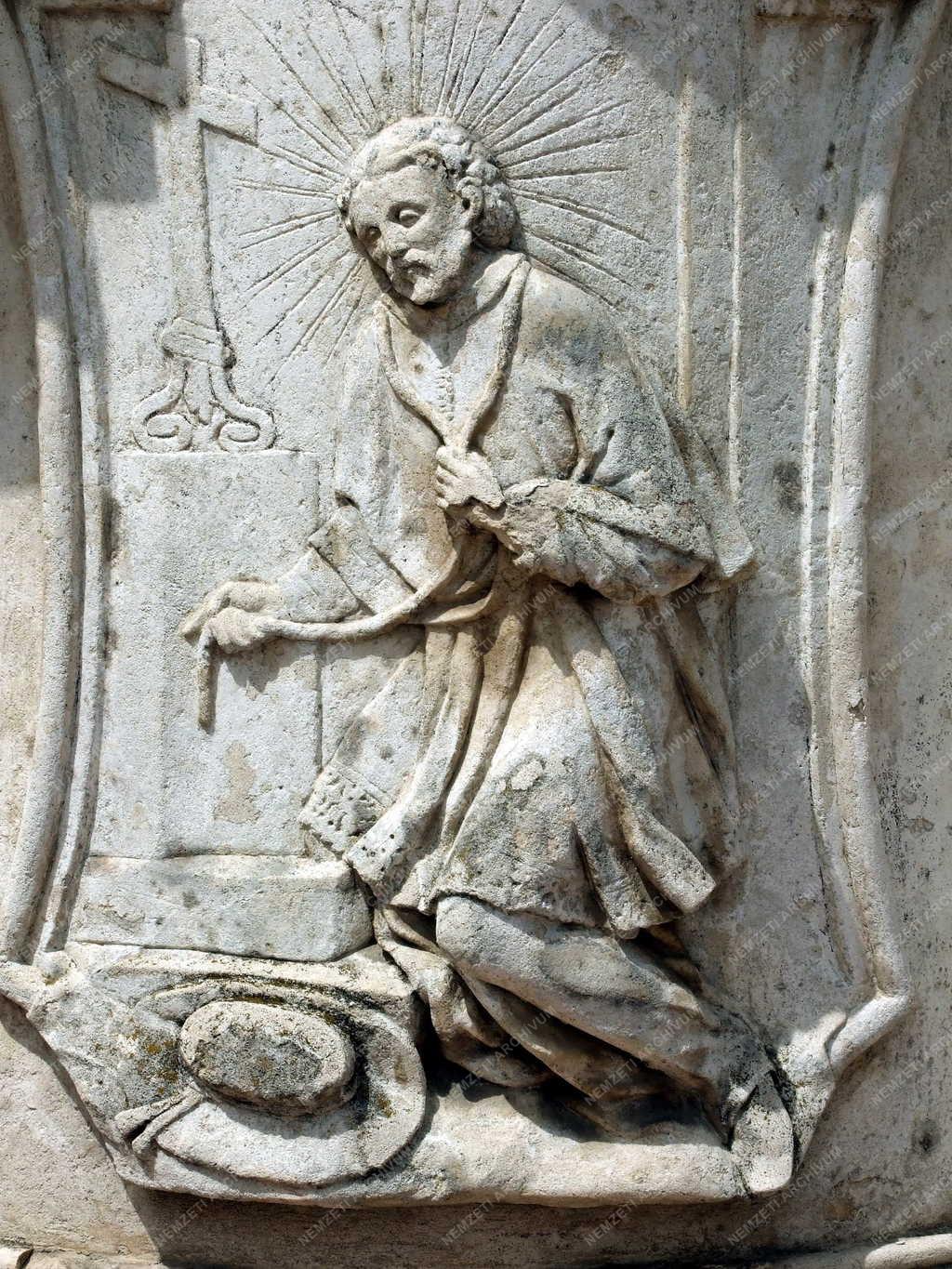 Emlékmű - Révkomárom - Borromeo Szent Károly domborműve