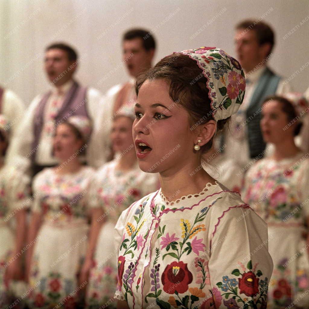 Kultúra - Magyar Állami Népi Együttes - Ecseri lakodalmas
