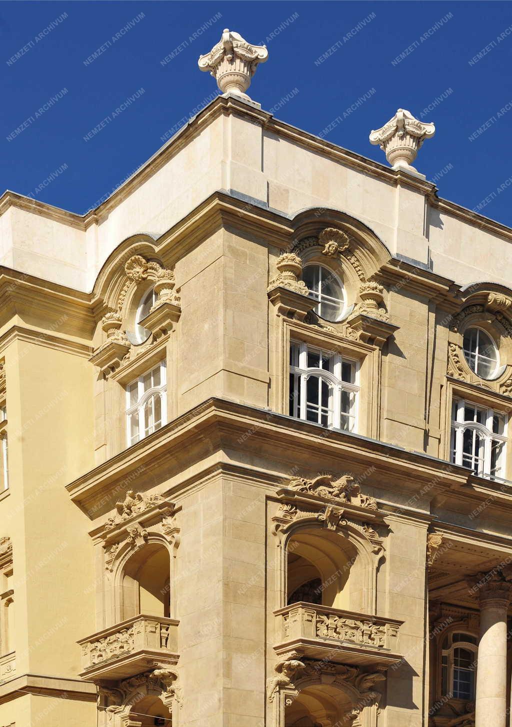 Oktatási létesítmény  - Budapest - Az ELTE épülete