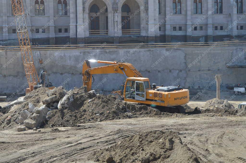 Beruházás - Budapest - A Kossuth Lajos tér rekonstrukciója