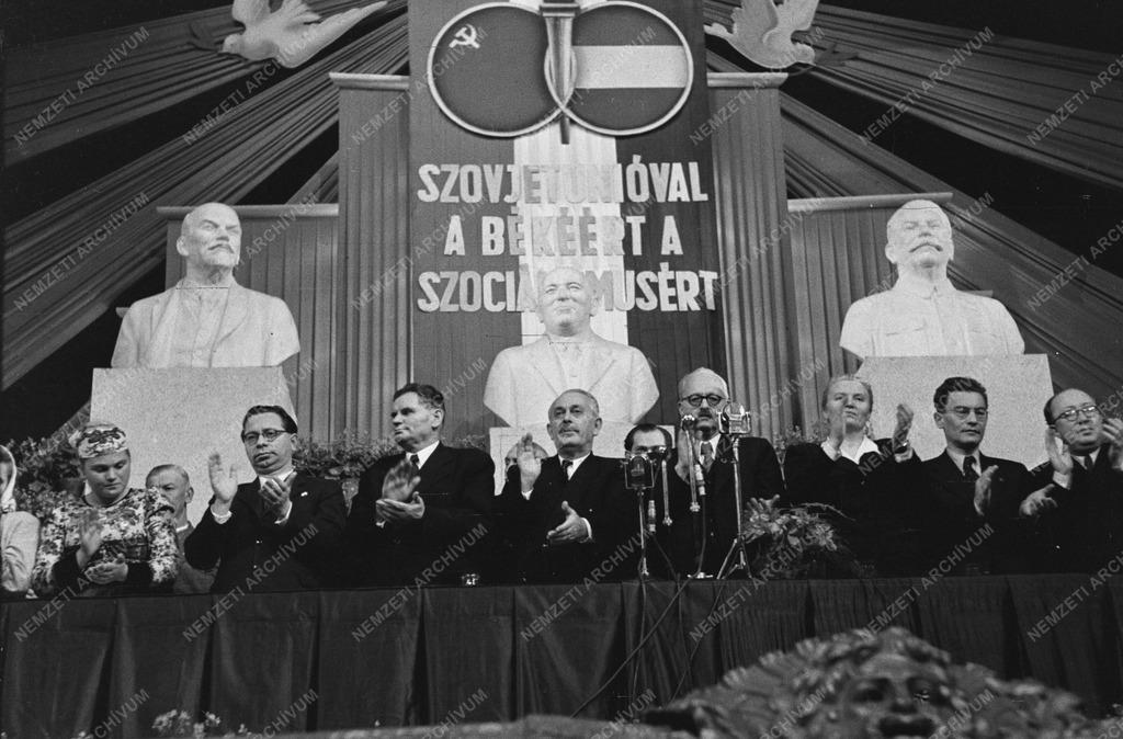 Belpolitika - Az MSZT kongresszusa 