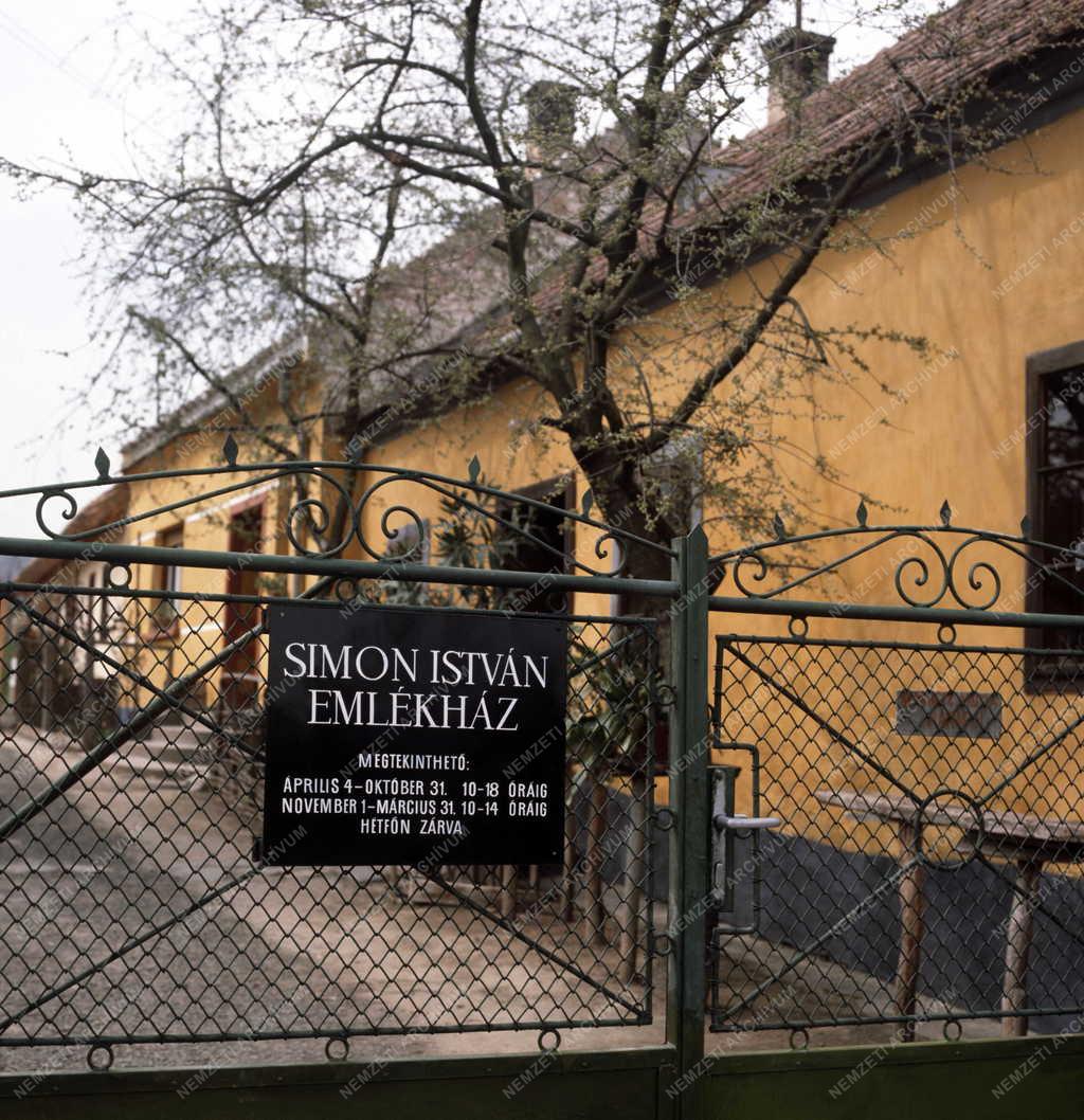 Kultúra - Simon István emlékháza Bazsin