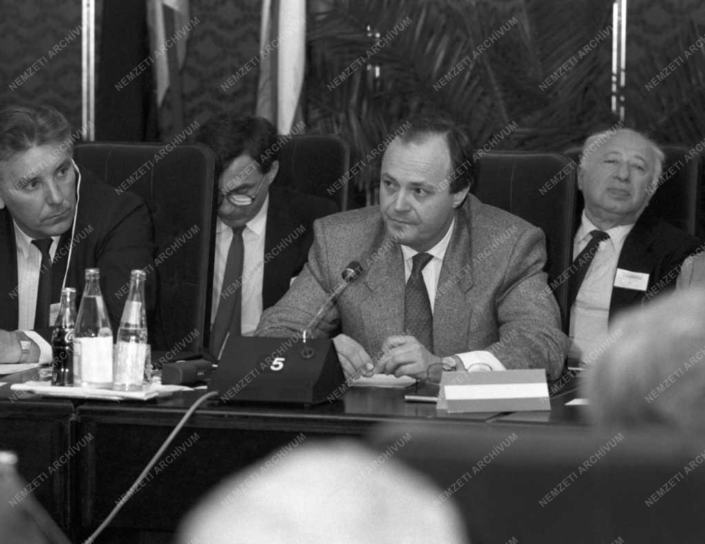 Külpolitika - A KGST Országok Terveztető Bizottságának 44. ülése