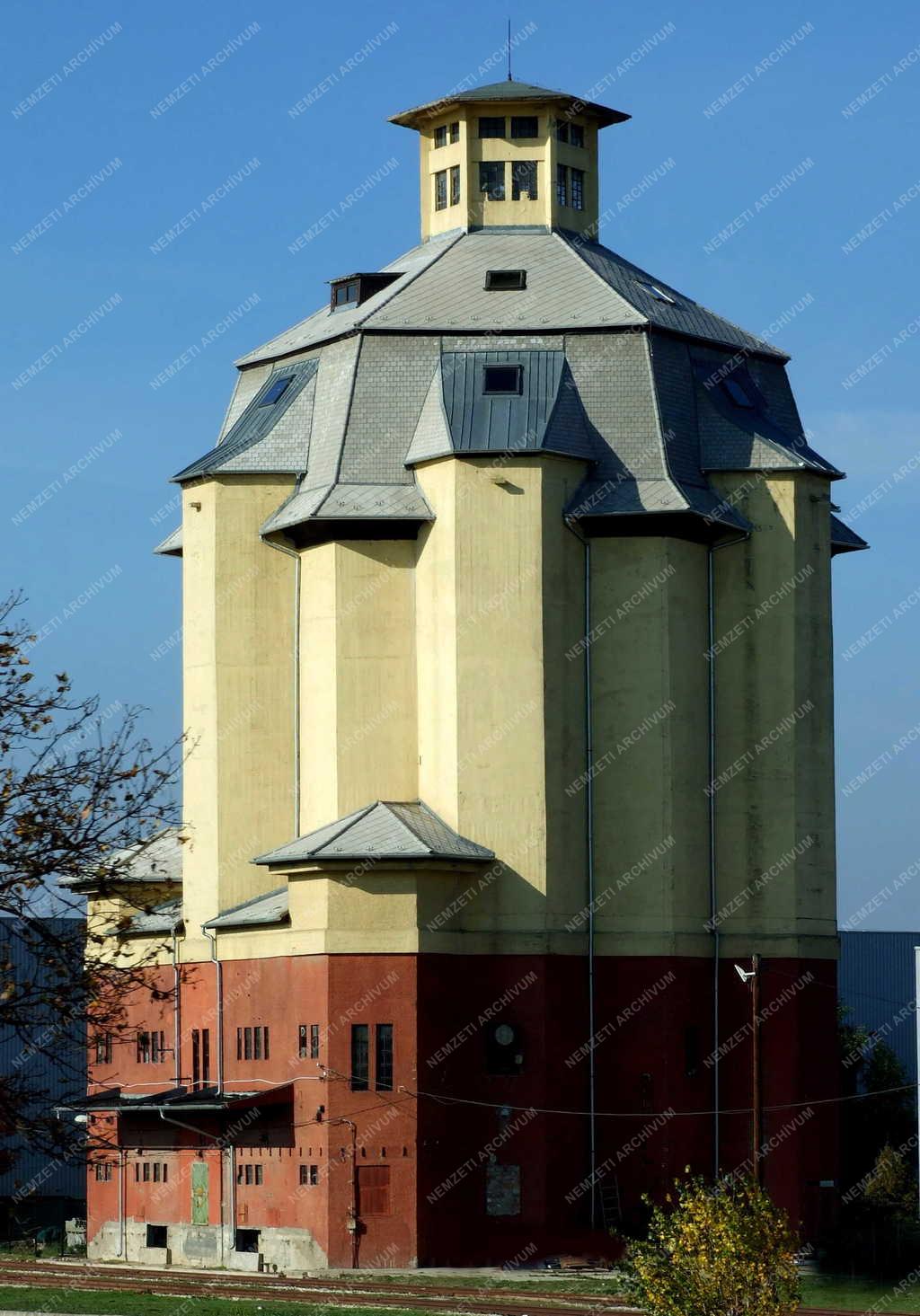 Műemlék épület - A nagytétényi takarmánytároló