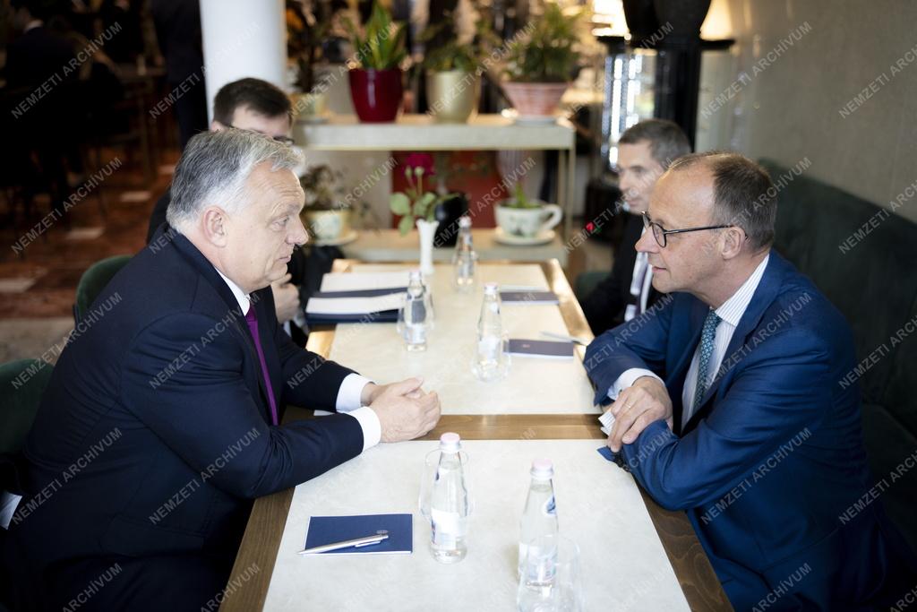 Az Európai Politikai Közösség csúcstalálkozója Tiranában