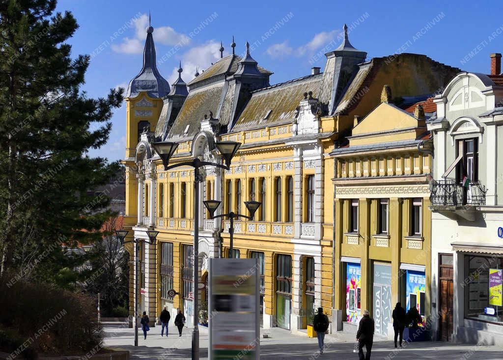 Városkép - Veszprém - A Kossuth utca régi épületei