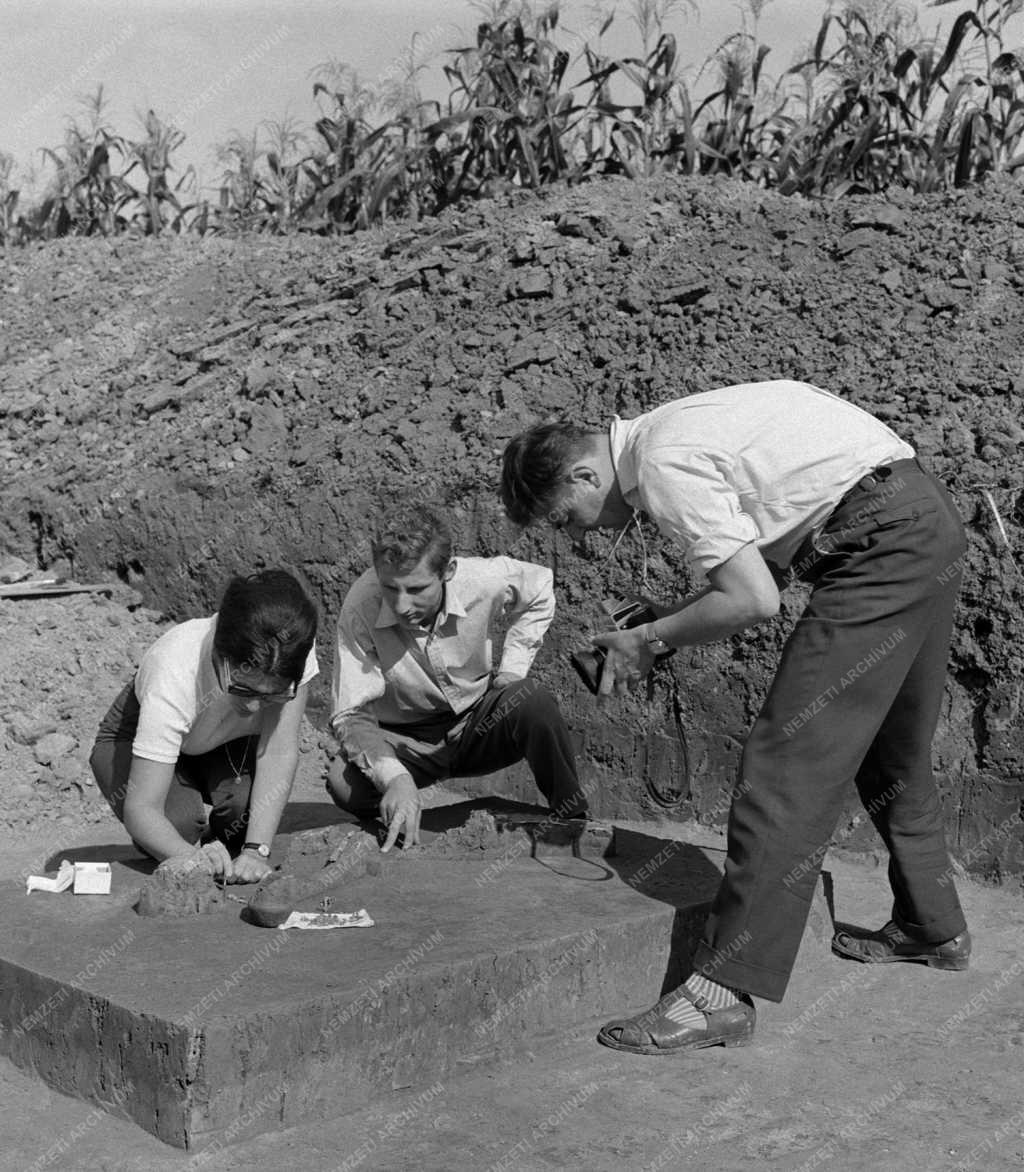 Régészet - Régészgyakornok Szentlőrincen