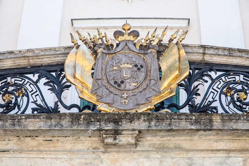 Jelkép - Fertőd - Az Esterházy címer