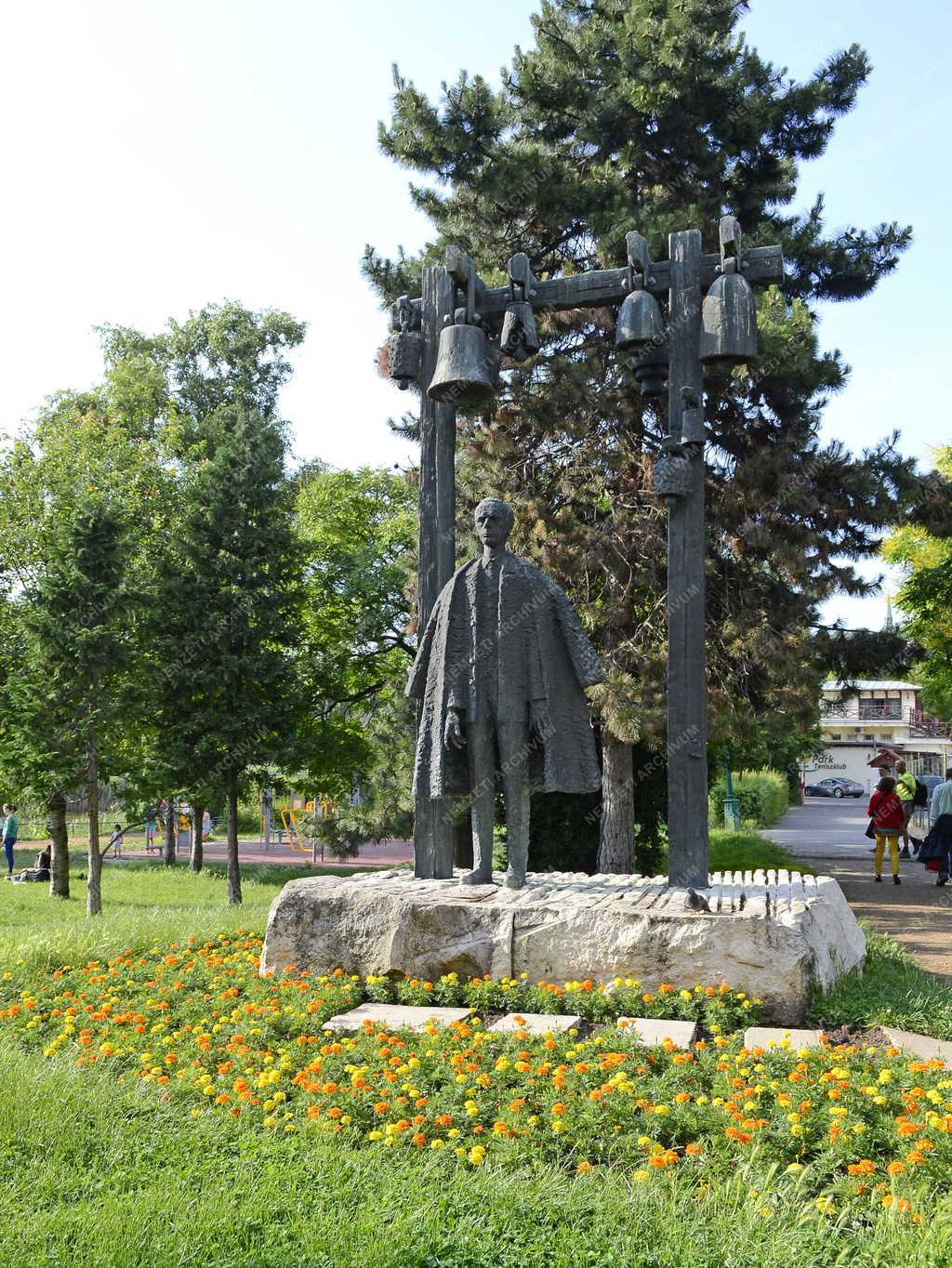 Műalkotás - Budapest - Bartók Béla szobra