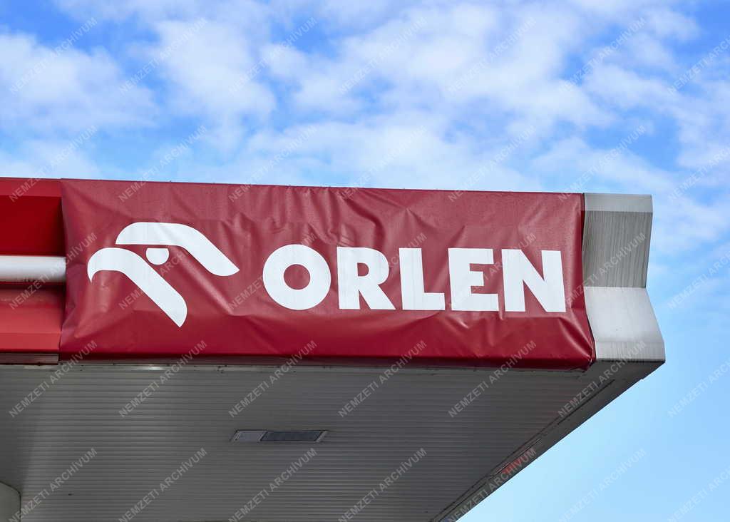 Közlekedés - Energia - Orlen benzinkút a fővárosban