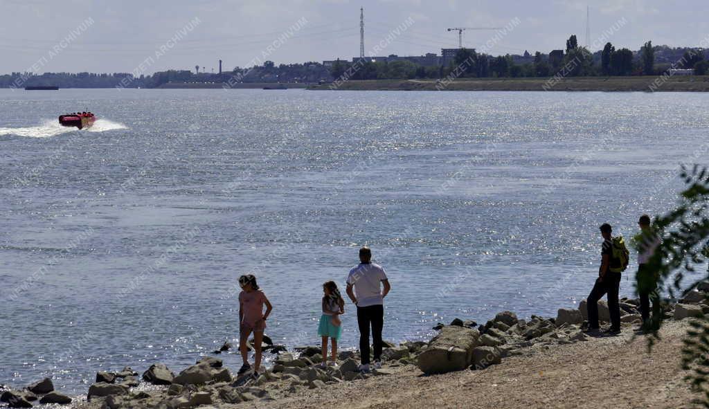 Városkép - Budapest - Duna folyó a Kopaszi gátnál