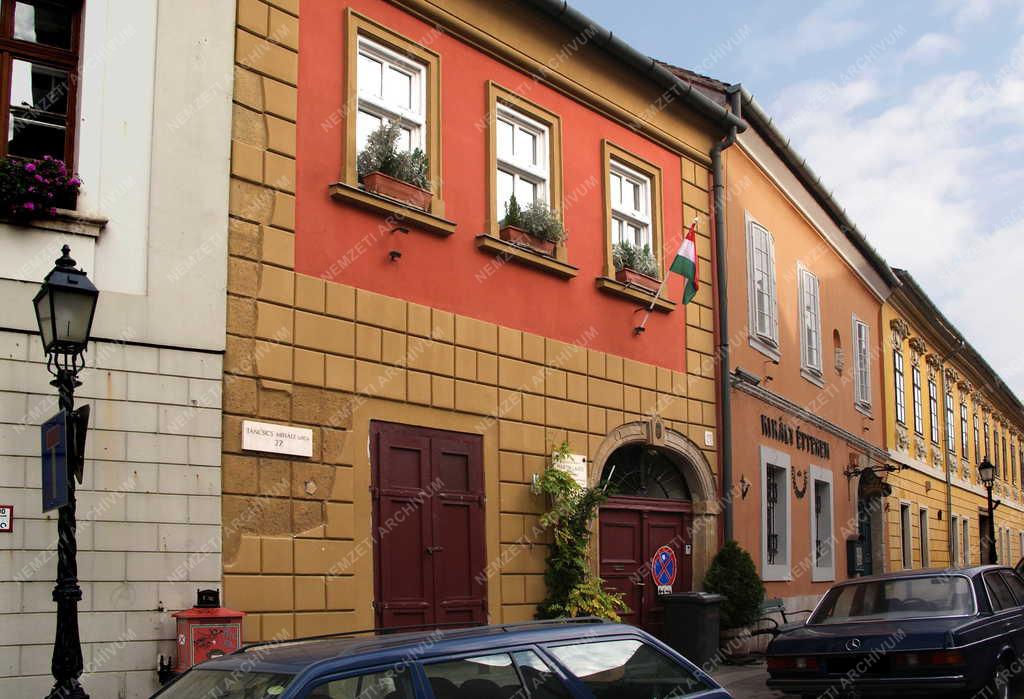 Városkép - Budapest - Felújított épületek a Budai Várban