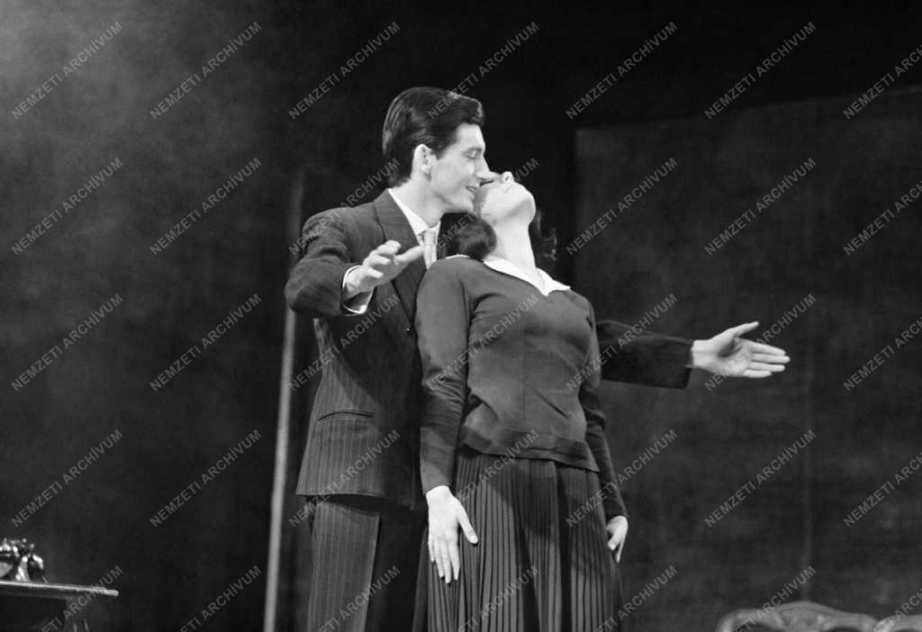 1-27: A Színház és Filmművészeti Főiskola IV. éves hallgatóinak vizsgaelőadása - Hubay Miklós: „Szüless újra kedves”