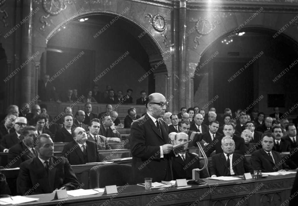 Politika - Az Országgyűlés novemberi ülésszaka