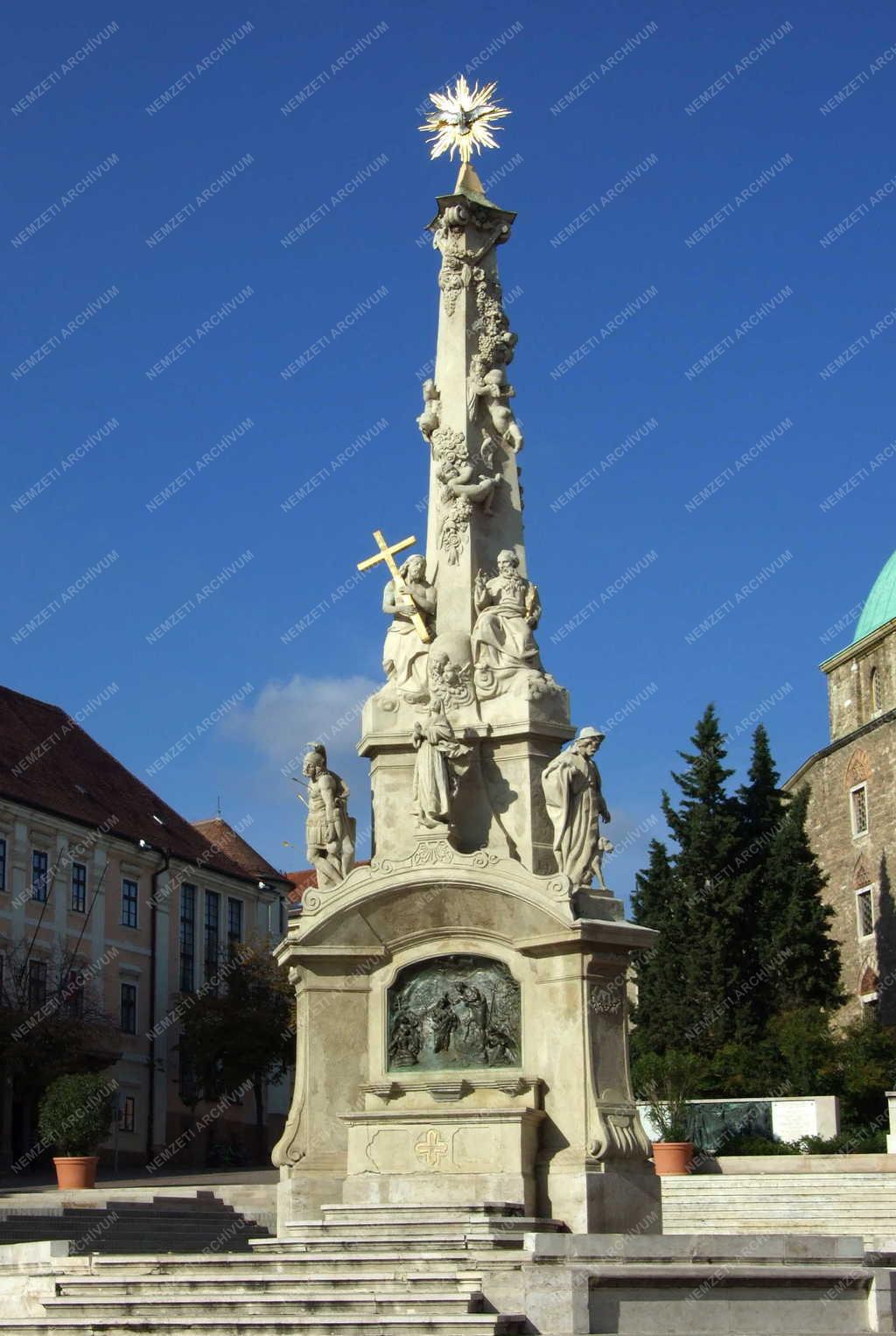 Műalkotás - A pécsi Szentháromság szobor