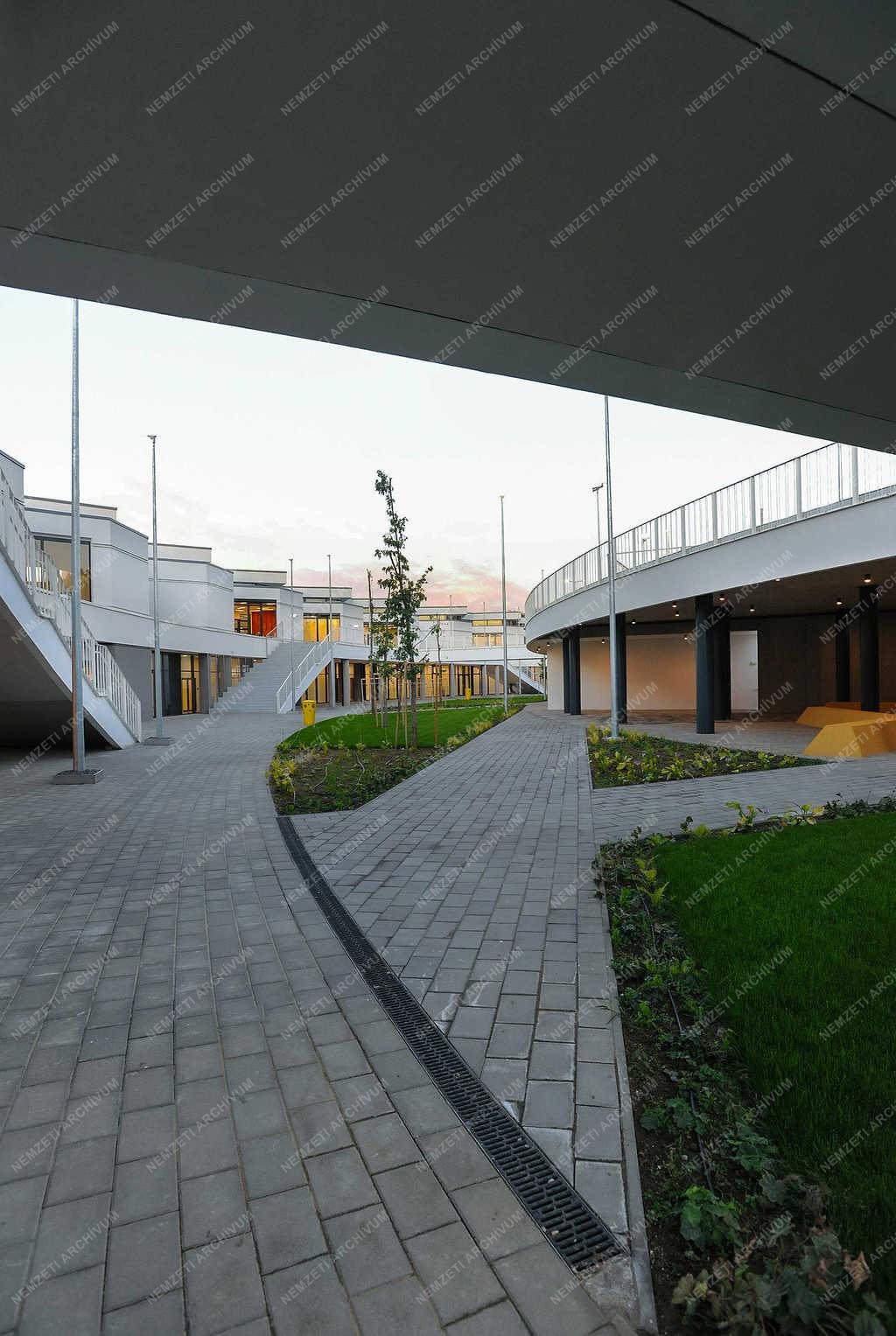 Városkép - Debrecen - Nemzetközi iskola 