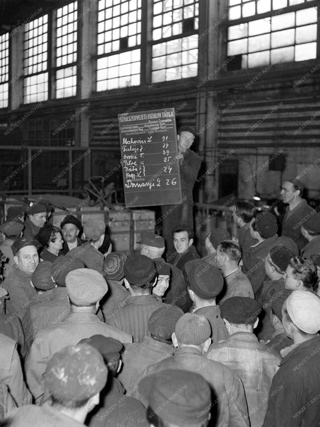 Ötvenhat emléke - Munkástanács-választás a Ganz Hajógyárban