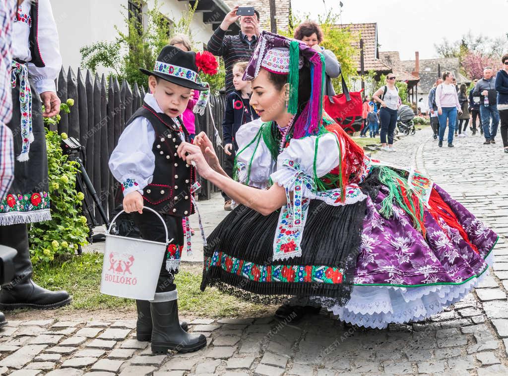 Néphagyomány - Hollókő - Húsvét