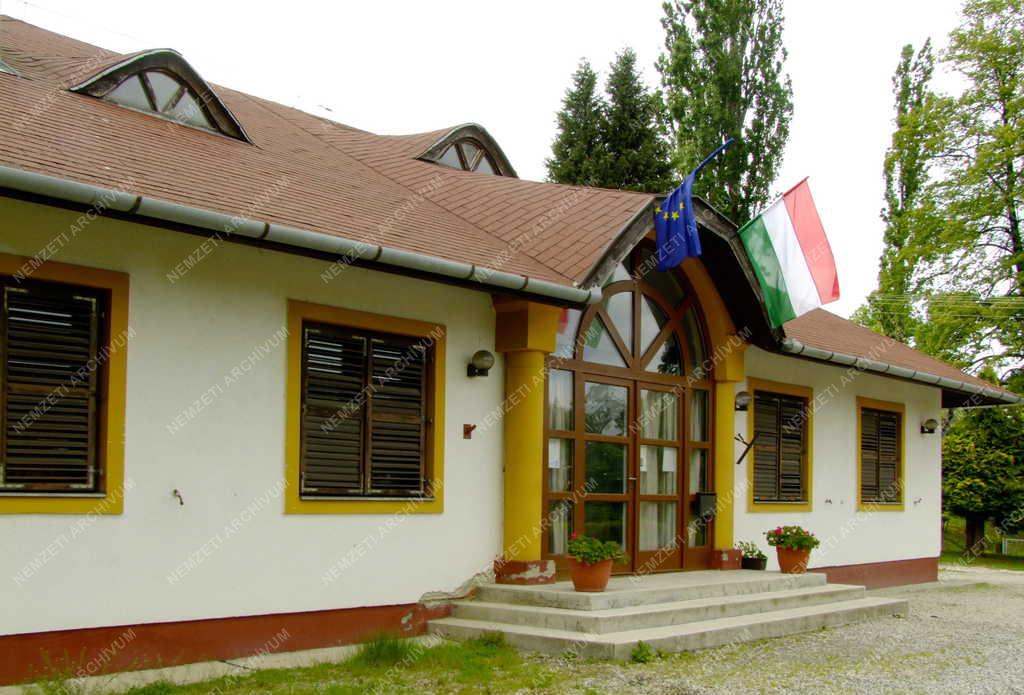 Táj, város - Csonkahegyhát - Faluház