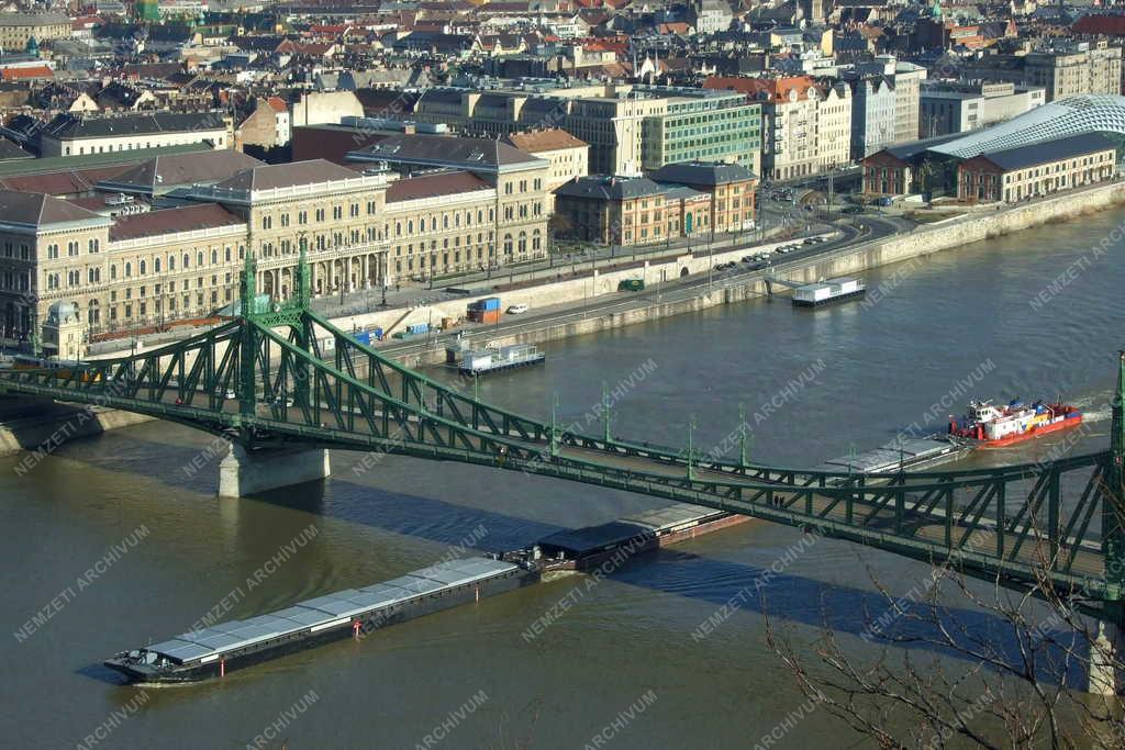 Városkép - Budapest - Teherszállítás a Dunán