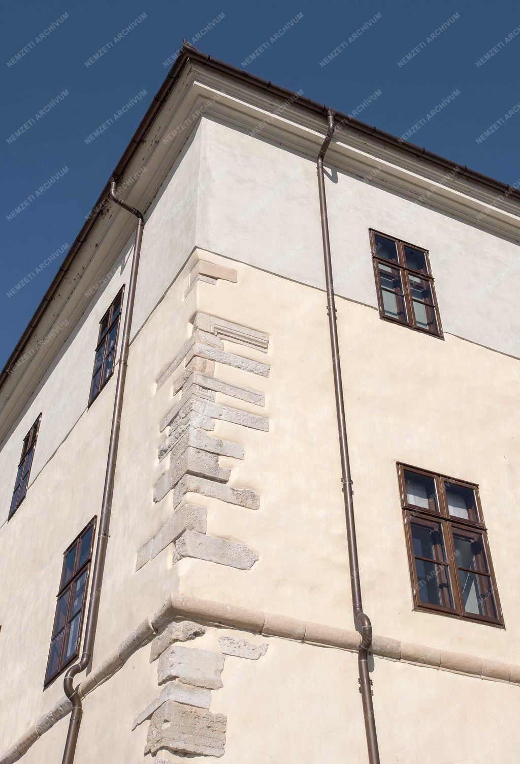 Műemlék - Nagyvárad - A felújított vár 