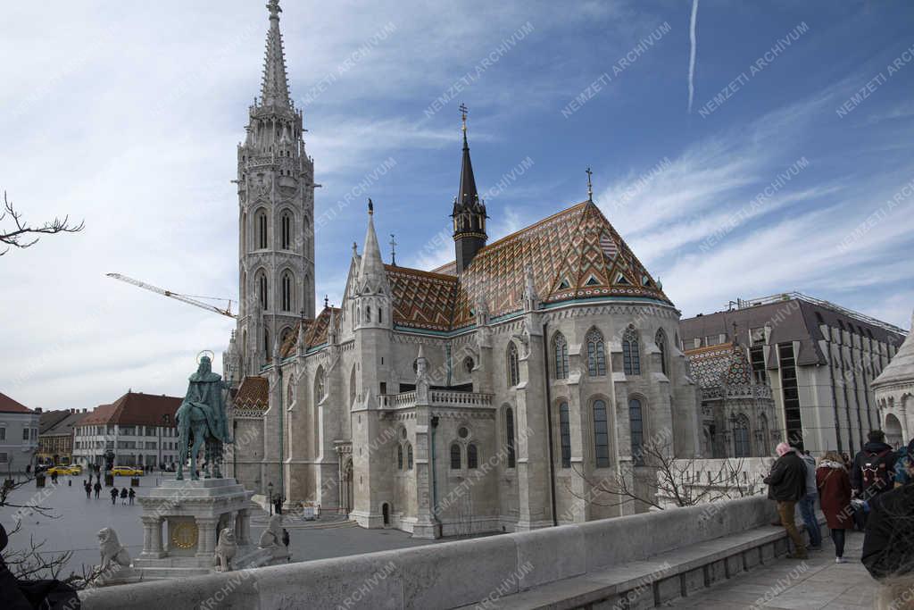 Idegenforgalom - Budapest - Turisták a Budai Várban