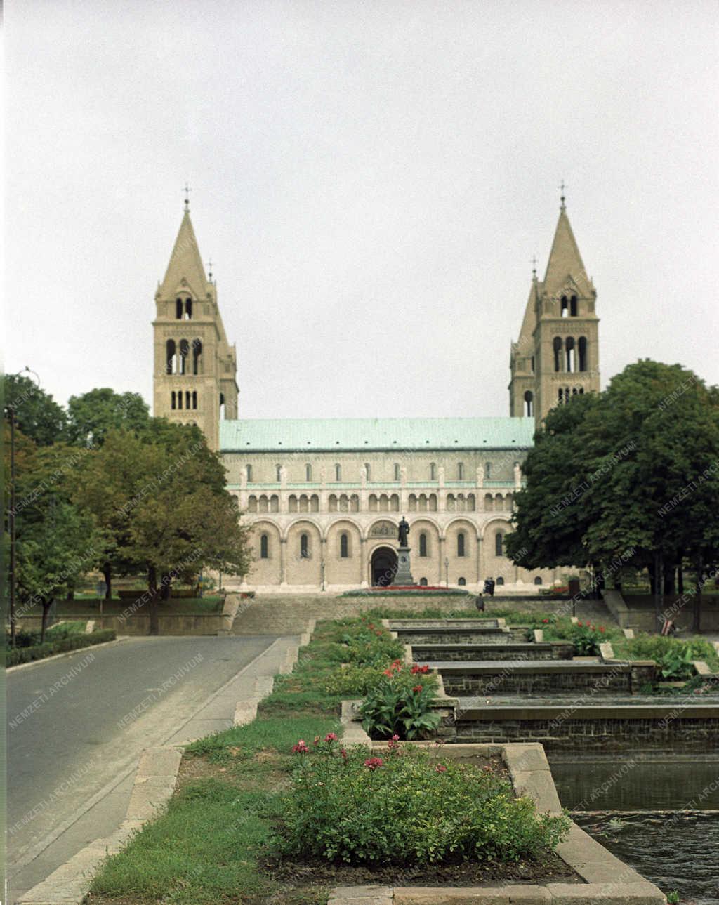 Egyház - Pécsi székesegyház