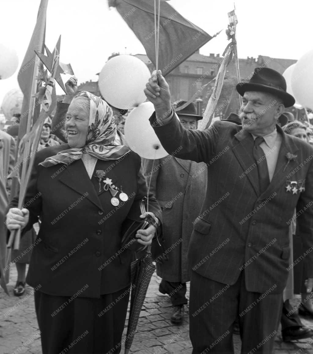 Ünnep - Belpolitika - Május elsejei felvonulás