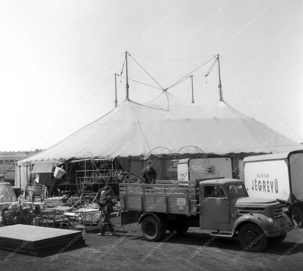 Kultúra - Vidéki körútra indul a Magyar Jégrevü társulata