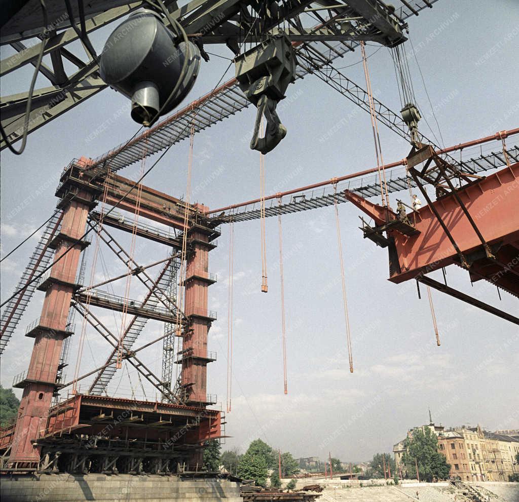 Építkezés - Épül az Erzsébet híd   