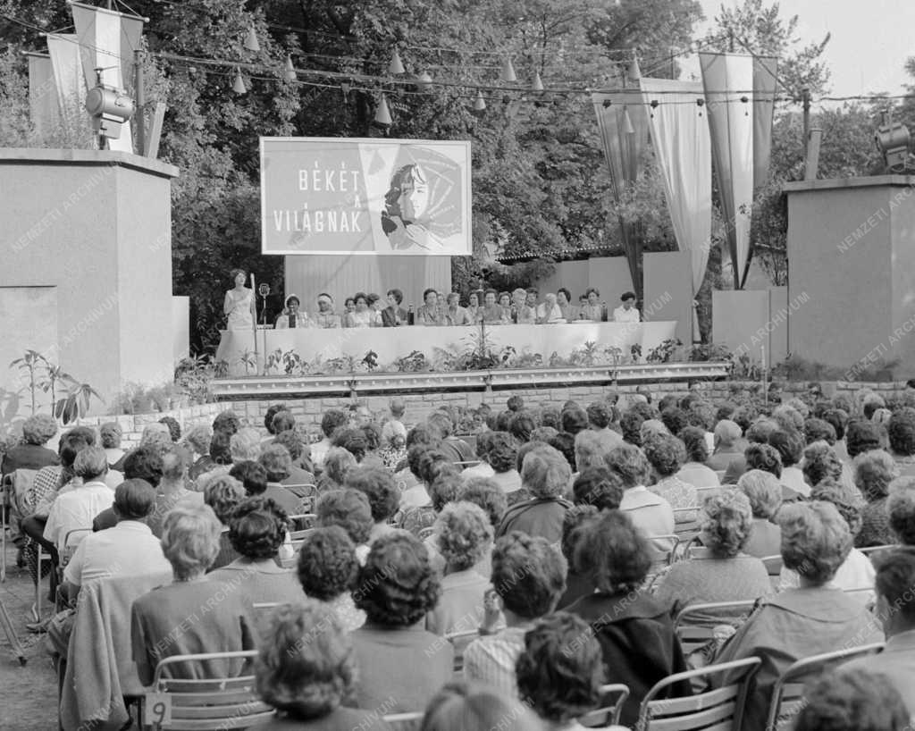 Belpolititka - Beszámoló a Nők Világkongresszusáról