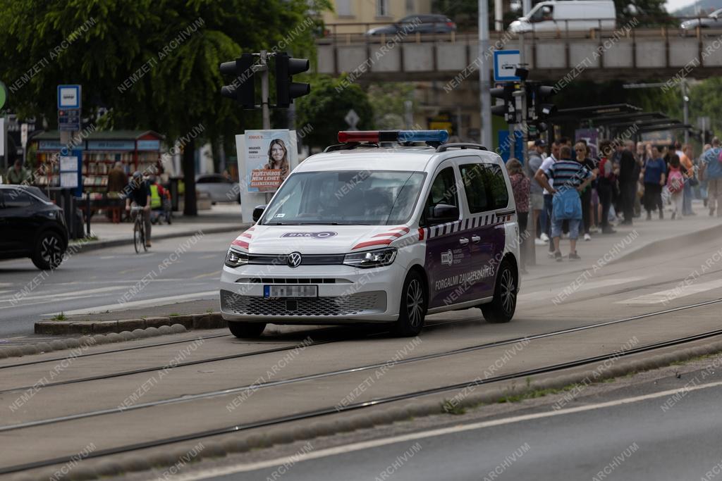 Közlekedés - Budapest - Forgalmi zavarelhárító autó