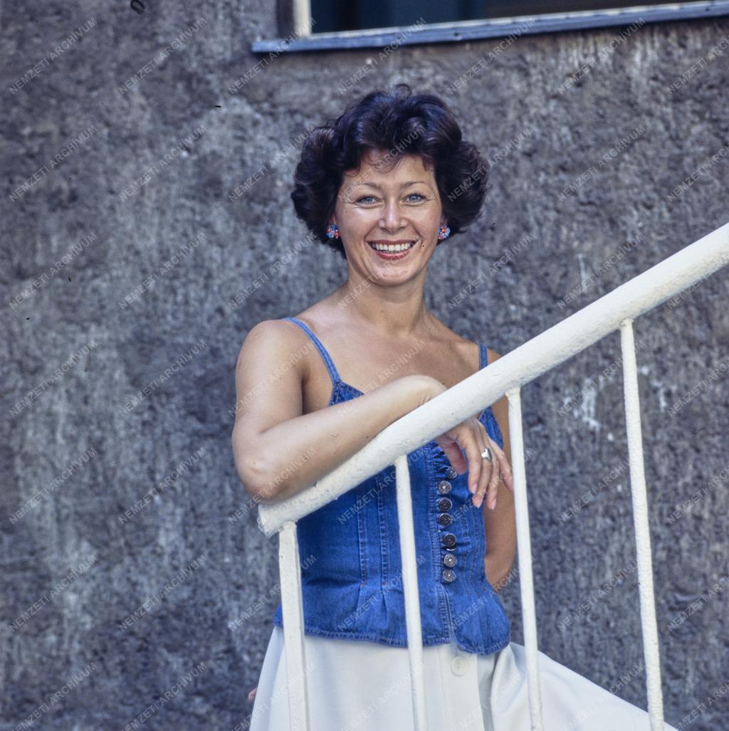 Kultúra - Színház - Császár Angela színművész