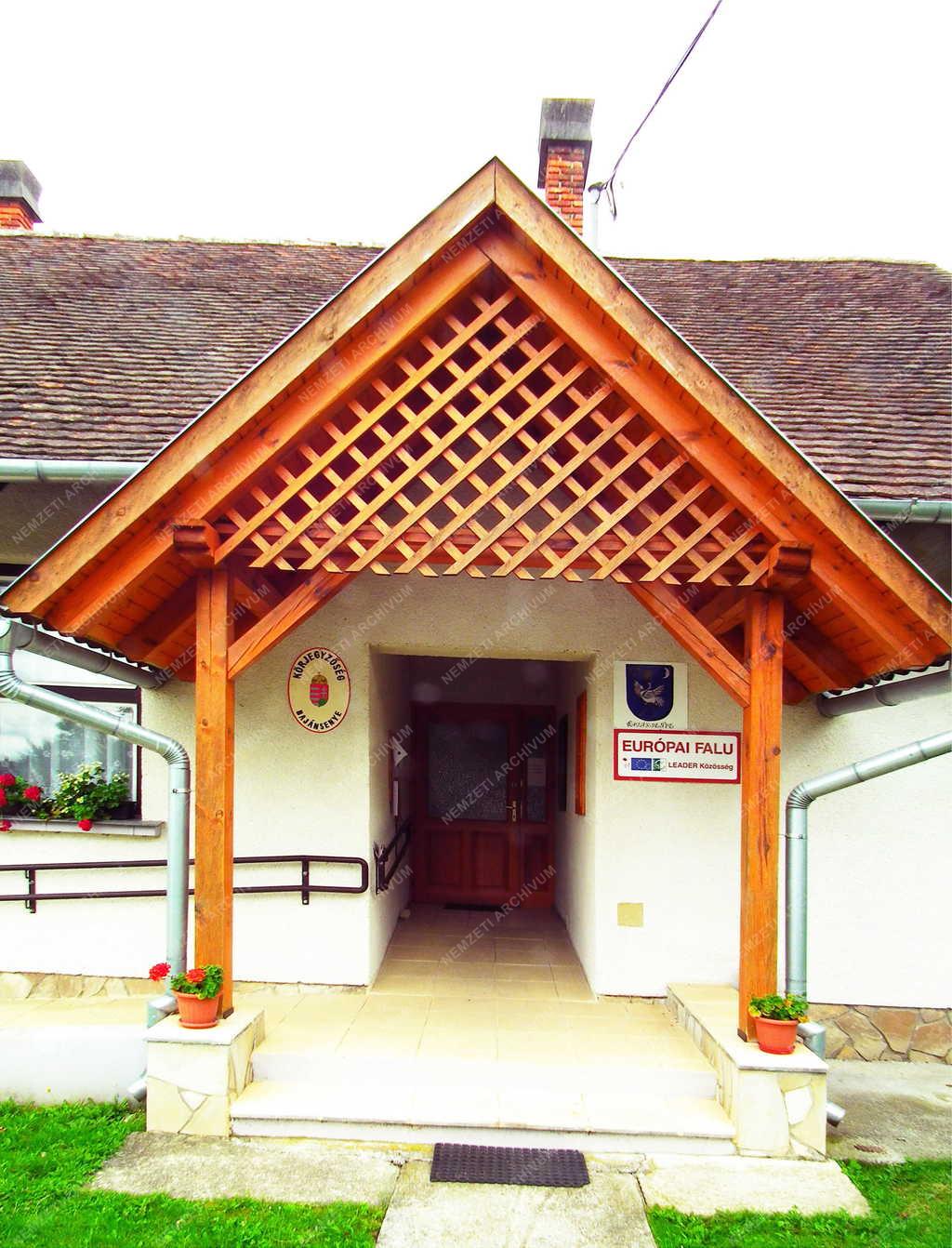 Középület - Bajánsenye