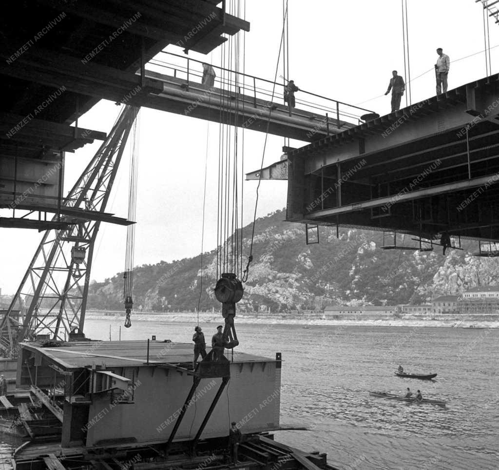 Hídépítés - Épül az új Erzsébet híd 