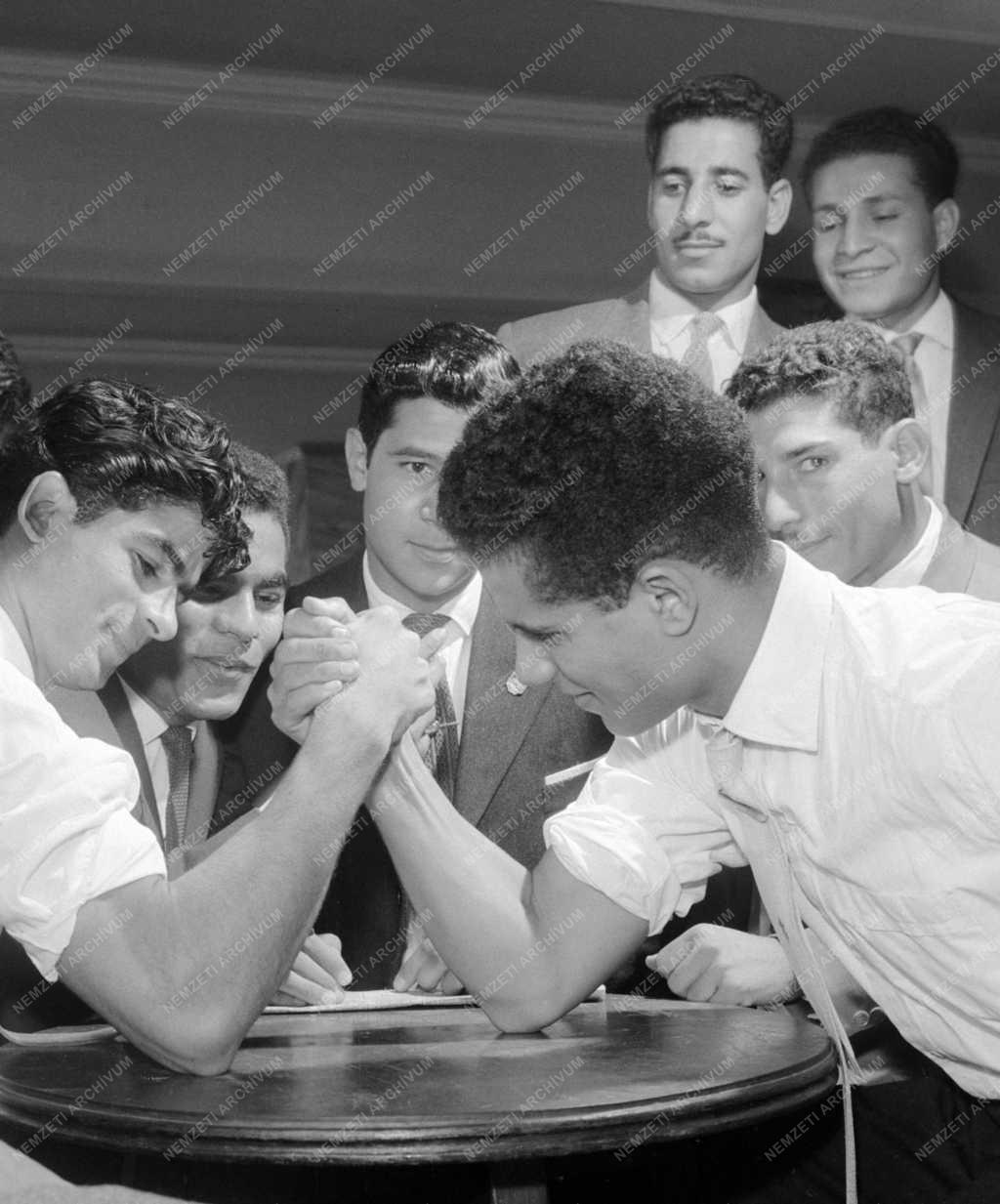 Külkapcsolat - Oktatás - EAK diákok tanulnak Magyarországon