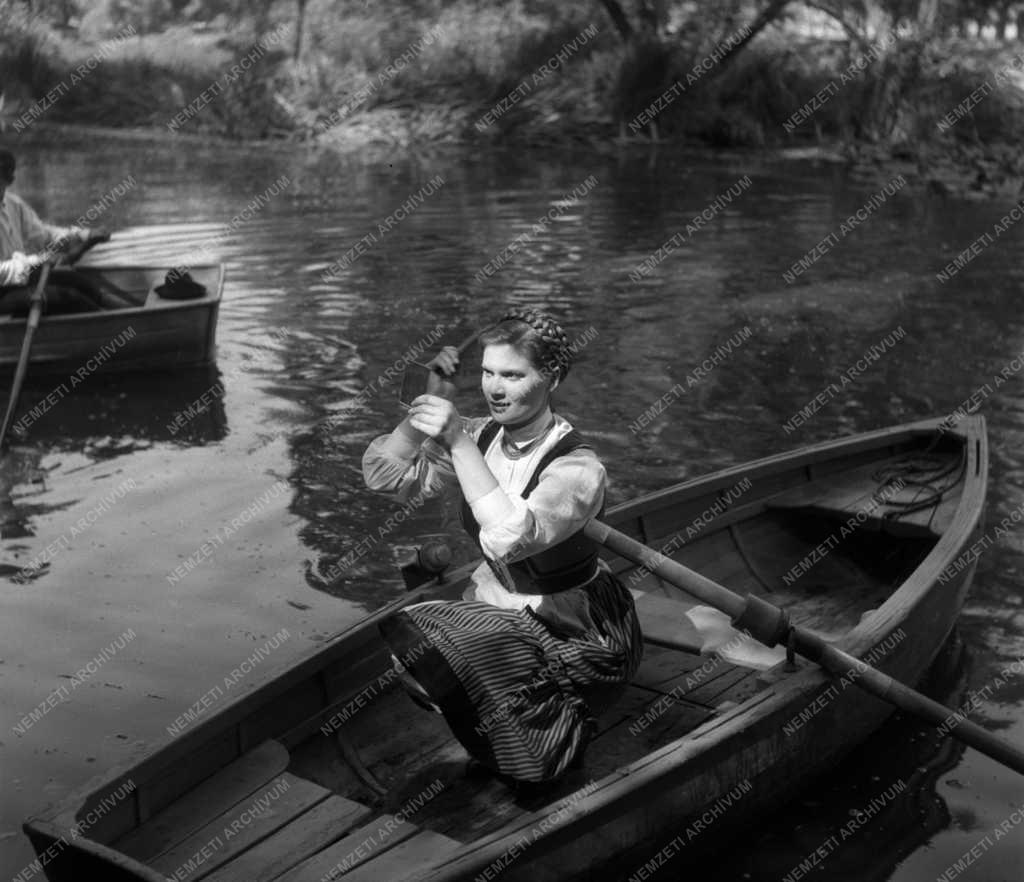 Kultúra - Filmművészet - Bakaruhában