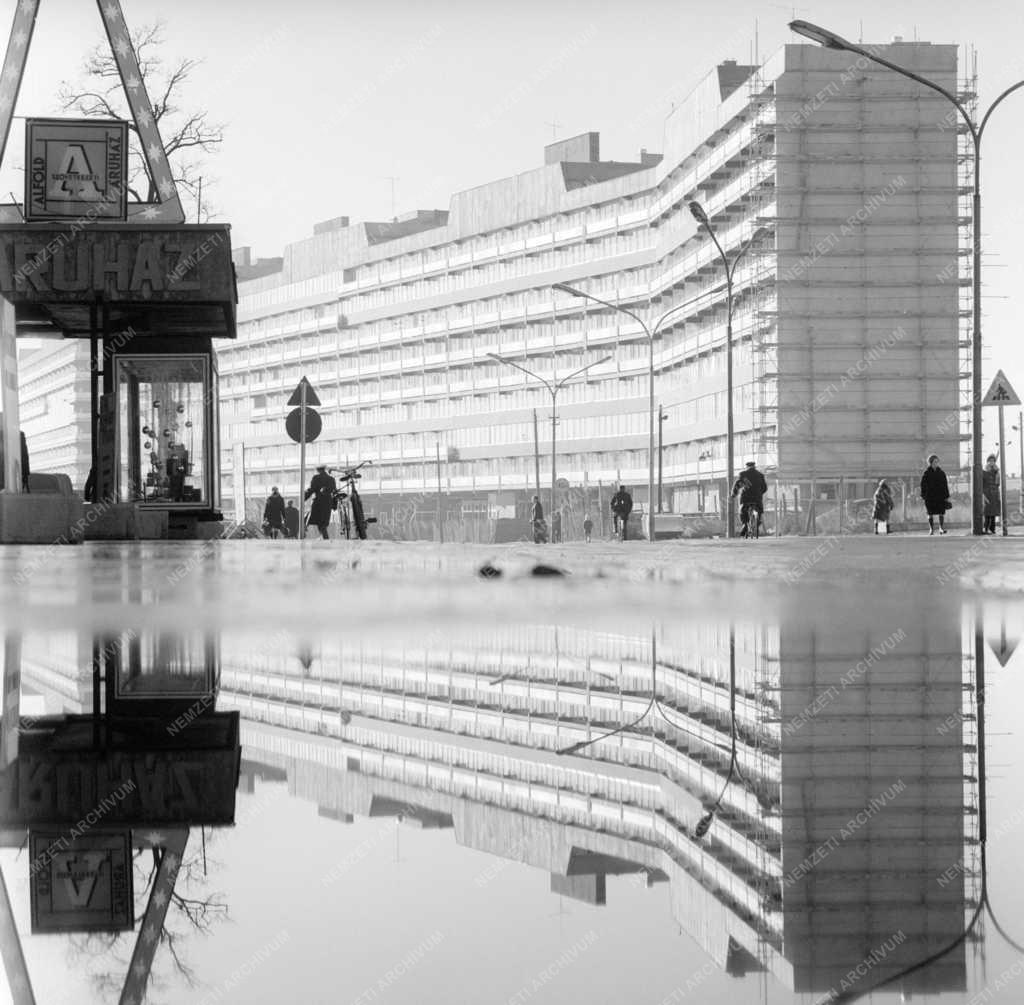 Városkép-életkép - Új szalagház épül a városközpontban