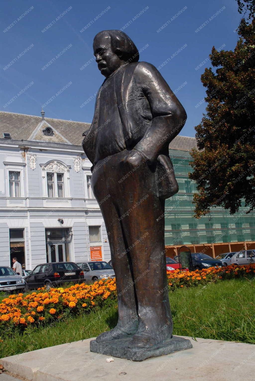 Nyíregyháza – Móricz Zsigmond szobor