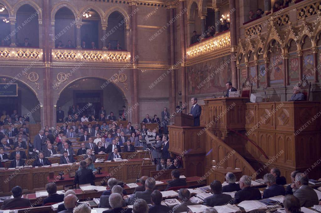 Külkapcsolat - Ro Te Vu dél-koreai köztársasági elnök az Országgyűlés ülésén